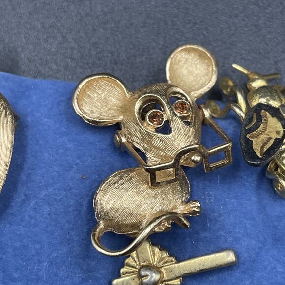 Lot Of Vintage Pins - 5 - Picture 3 of 6